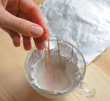 Jak dbać o biżuterię ze stali chirurgicznej?